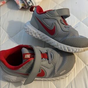 Nike Kids Gray and Red Hook-and-Loop Sneakers